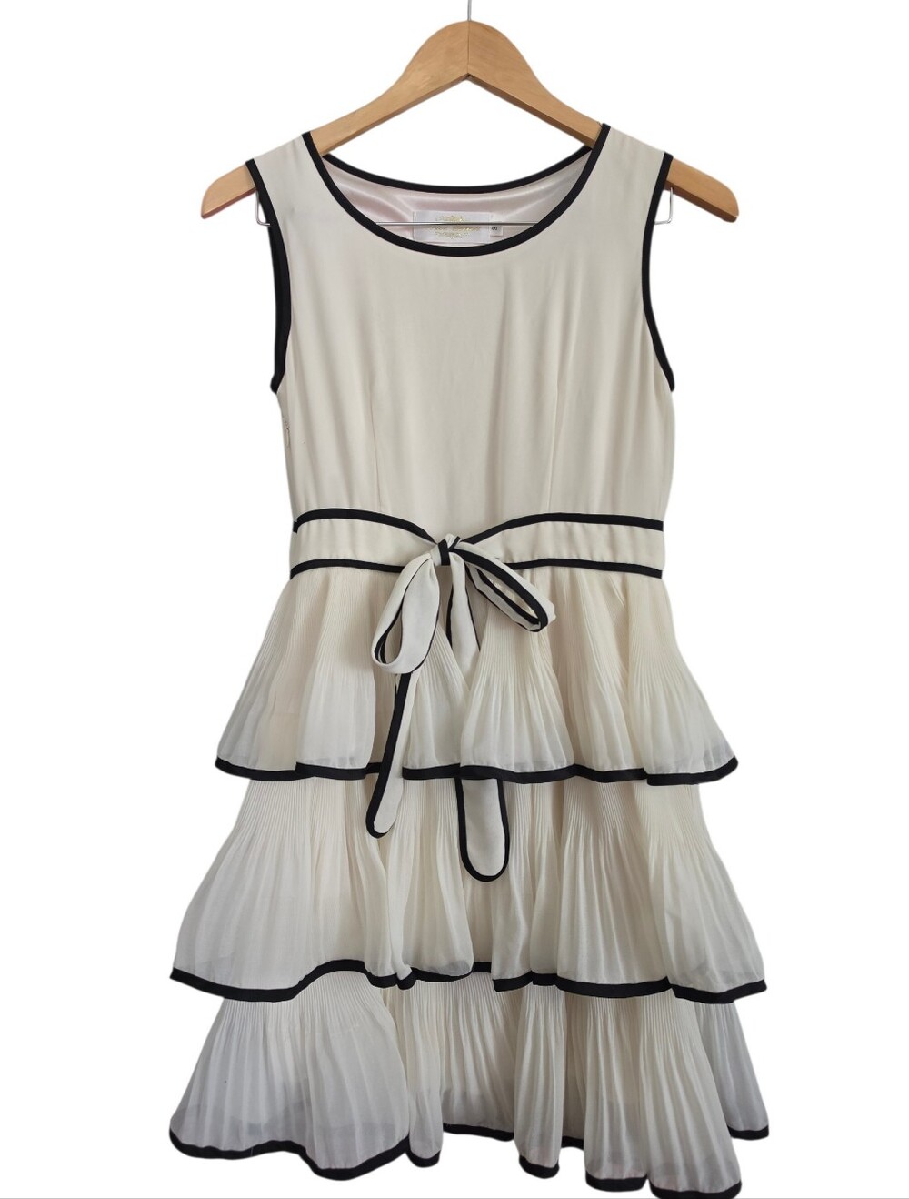 Chloe Everett Cream Tiered Mini Dress with Black Piping